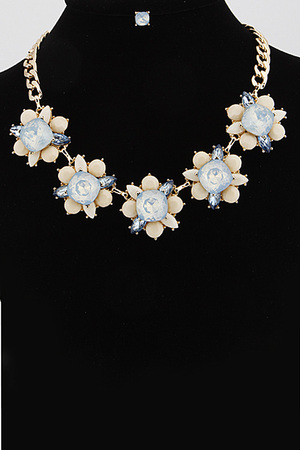 Flower Design with Faux Crystal Details Necklace 5LCC6